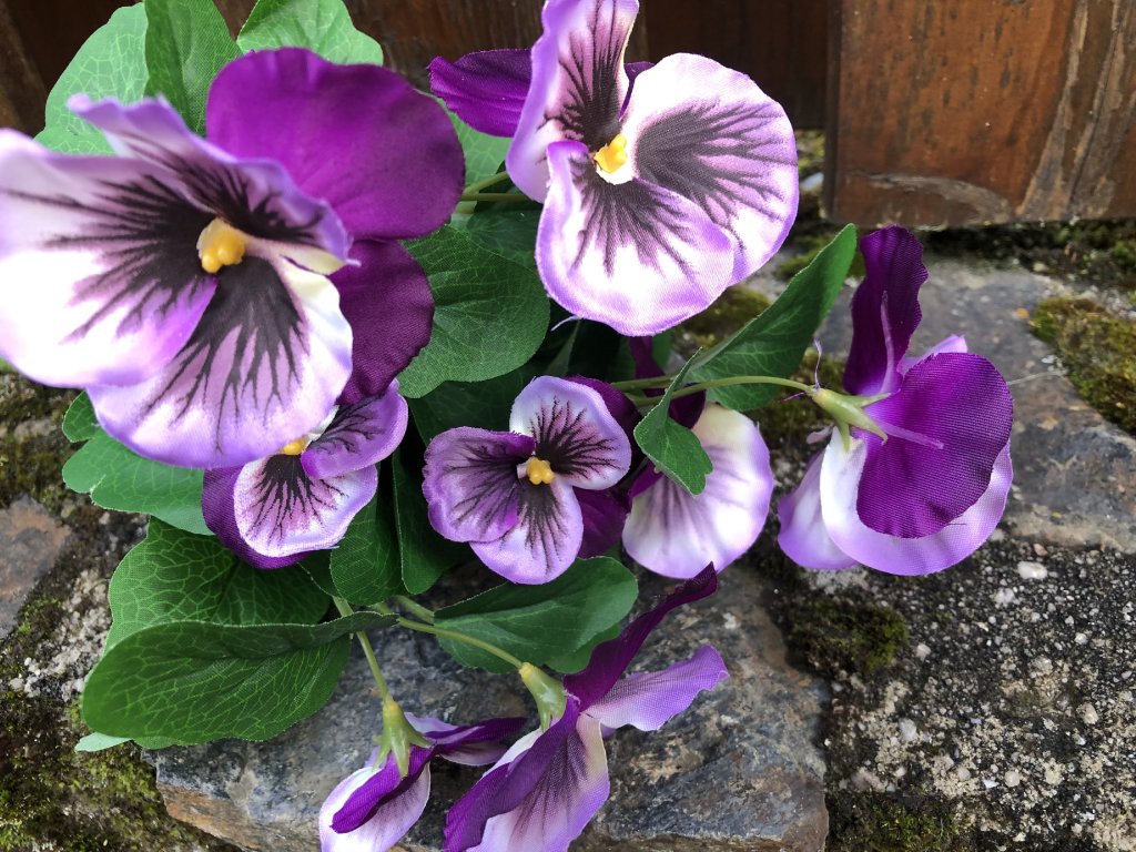 Umělé květiny macešky fialovo bílé 30 cm 1